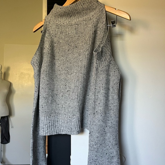 Sweater - Picture 4 of 6